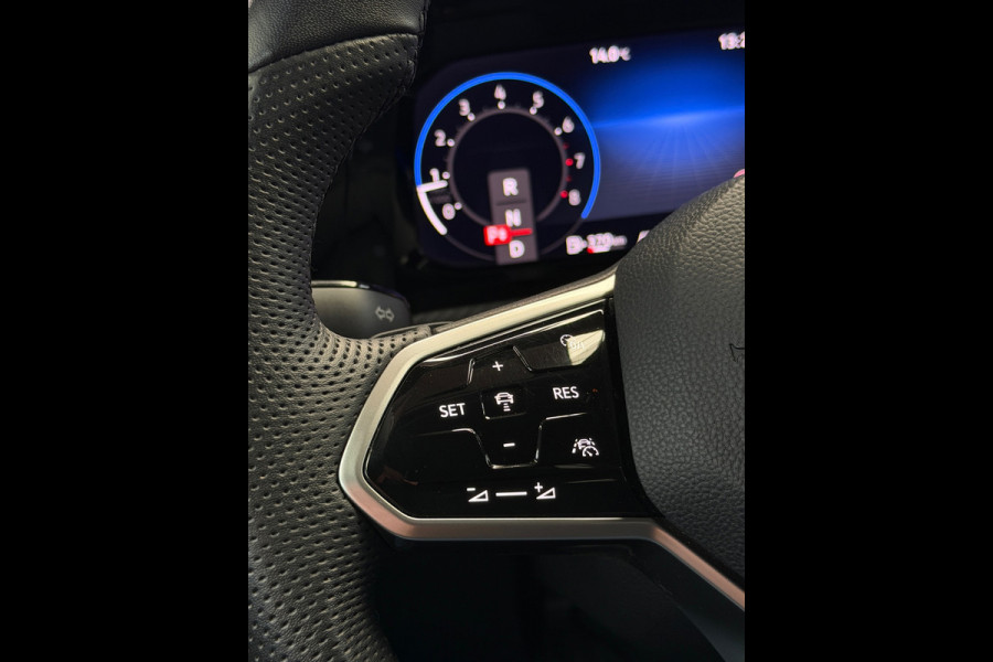 Volkswagen Golf 1.5 eTSI 3x R-Line CarPlay Camera
