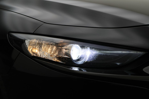 Mazda 3 2.0 e-SkyActiv-X M Hybrid 186 Comfort Camera, Head-Up, ACC, Apple Carplay, Stuur-/Stoelverw., Trekhaak