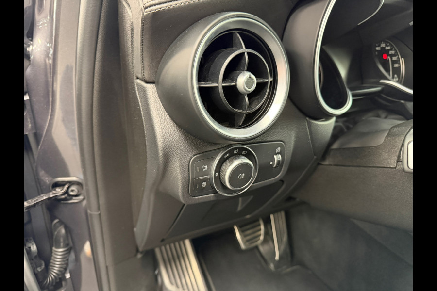 Alfa Romeo Stelvio 2.9 V6 AWD Quadrifoglio | Pano | 20" | Alcantara | Carbon | Dealeronderhouden