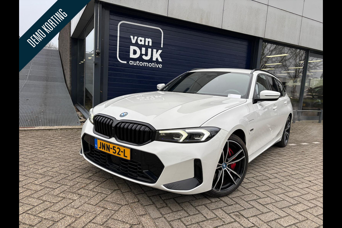BMW 3 Serie Touring 320e Touring M-Sport PRO PHEV SHADOWLINE ADEPTIVE KOPLAMPEN 360 CAMERA DRIVER ASSIST HEAD-UP DISPLAY INNOVATION PAKKET