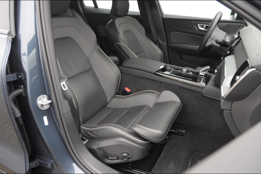 Volvo V60 T6 350PK Automaat AWD Plus Dark / Adaptive cruise control / Elektrische stoelen / Harman Kardon audio / Trekhaak / Pilot assist / BLIS / Stoel en stuur verwarming / Elektrische achterklep / Parkeersensoren met 360 camera / Google infotainment