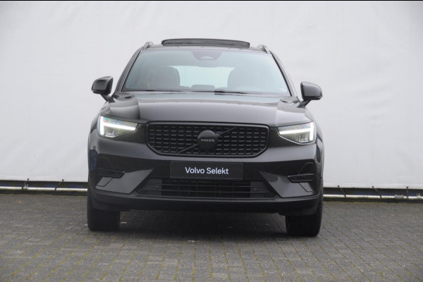 Volvo XC40 B3 177PK Automaat Plus Black Edition / Adaptive cruise control / Elektrische stoelen / Harman Kardon audio / Pilot assist / BLIS / Stoel en stuur verwarming / Elektrische achterklep / Parkeersensoren met camera / Google infotainment