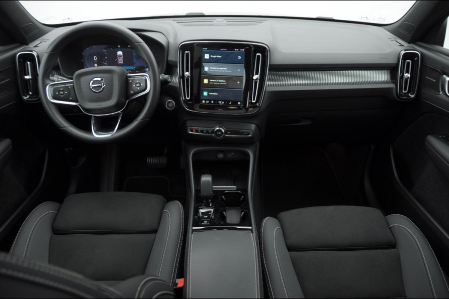 Volvo XC40 B3 177PK Automaat Plus Black Edition / Adaptive cruise control / Elektrische stoelen / Harman Kardon audio / Pilot assist / BLIS / Stoel en stuur verwarming / Elektrische achterklep / Parkeersensoren met camera / Google infotainment