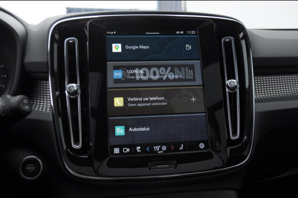 Volvo XC40 B3 177PK Automaat Plus Black Edition / Adaptive cruise control / Elektrische stoelen / Harman Kardon audio / Pilot assist / BLIS / Stoel en stuur verwarming / Elektrische achterklep / Parkeersensoren met camera / Google infotainment