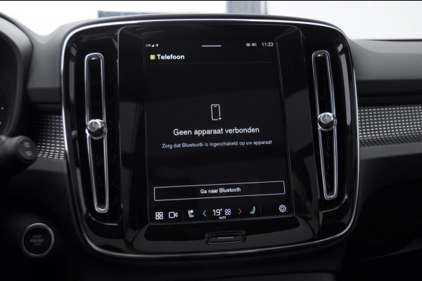 Volvo XC40 B3 177PK Automaat Plus Black Edition / Adaptive cruise control / Elektrische stoelen / Harman Kardon audio / Pilot assist / BLIS / Stoel en stuur verwarming / Elektrische achterklep / Parkeersensoren met camera / Google infotainment