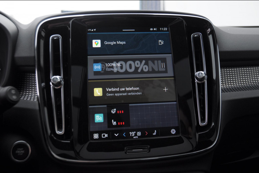 Volvo XC40 B3 177PK Automaat Plus Black Edition / Adaptive cruise control / Elektrische stoelen / Harman Kardon audio / Pilot assist / BLIS / Stoel en stuur verwarming / Elektrische achterklep / Parkeersensoren met camera / Google infotainment