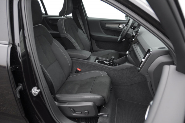 Volvo XC40 B3 177PK Automaat Plus Black Edition / Adaptive cruise control / Elektrische stoelen / Harman Kardon audio / Pilot assist / BLIS / Stoel en stuur verwarming / Elektrische achterklep / Parkeersensoren met camera / Google infotainment