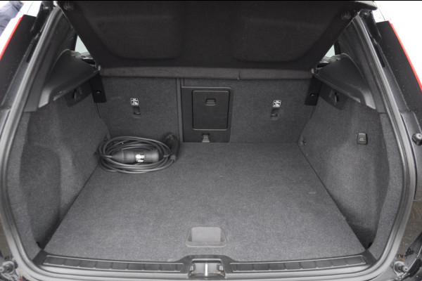 Volvo XC40 T4 211PK Automaat Plus Dark /  cruise control / Elektrische stoelen / Harman Kardon audio / Pilot assist / Stoel en stuur verwarming / Elektrische achterklep / Parkeersensoren met camera / Google infotainment