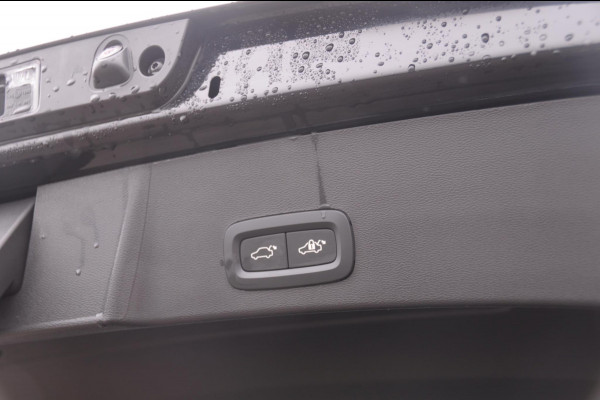 Volvo XC40 T4 211PK Automaat Plus Dark /  cruise control / Elektrische stoelen / Harman Kardon audio / Pilot assist / Stoel en stuur verwarming / Elektrische achterklep / Parkeersensoren met camera / Google infotainment