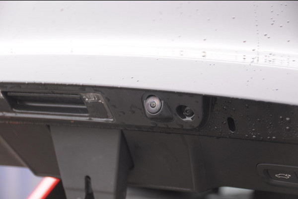 Volvo XC40 T4 211PK Automaat Plus Dark /  cruise control / Elektrische stoelen / Harman Kardon audio / Pilot assist / Stoel en stuur verwarming / Elektrische achterklep / Parkeersensoren met camera / Google infotainment