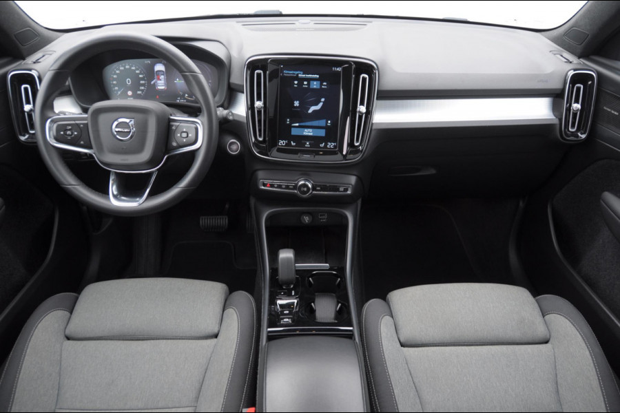 Volvo XC40 T4 211PK Automaat Plus Dark /  cruise control / Elektrische stoelen / Harman Kardon audio / Pilot assist / Stoel en stuur verwarming / Elektrische achterklep / Parkeersensoren met camera / Google infotainment