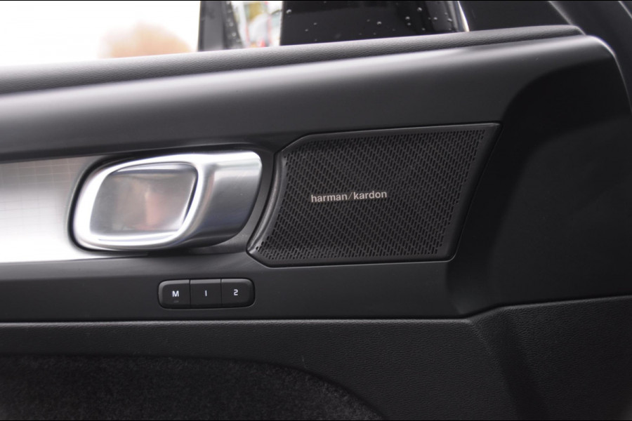 Volvo XC40 T4 211PK Automaat Plus Dark /  cruise control / Elektrische stoelen / Harman Kardon audio / Pilot assist / Stoel en stuur verwarming / Elektrische achterklep / Parkeersensoren met camera / Google infotainment