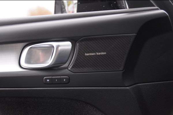 Volvo XC40 T4 211PK Automaat Plus Dark /  cruise control / Elektrische stoelen / Harman Kardon audio / Pilot assist / Stoel en stuur verwarming / Elektrische achterklep / Parkeersensoren met camera / Google infotainment