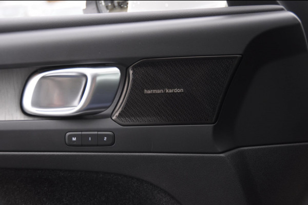 Volvo XC40 B4 211PK Automaat Inscription / Elektrische stoelen met geheugen / Keyless entry / Elektrische achterklep / Harman Kardon audio / Parkeersensoren met camera / stoel - en stuurwielverwarming /
