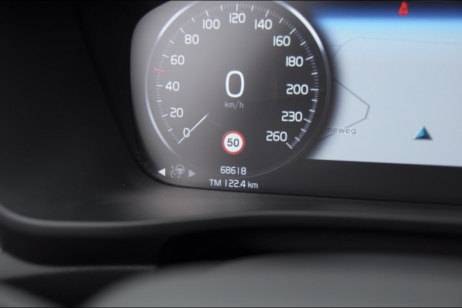 Volvo XC40 B4 211PK Automaat Inscription / Elektrische stoelen met geheugen / Keyless entry / Elektrische achterklep / Harman Kardon audio / Parkeersensoren met camera / stoel - en stuurwielverwarming /