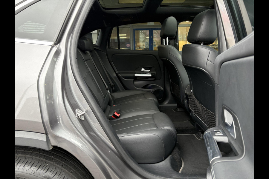 Mercedes-Benz EQA 250 Business Solution Luxury 67 kWh | 95% SOH | Wegklapbare Trekhaak | Panoramadak | Stoelverwarming | Elek. Kofferklep |