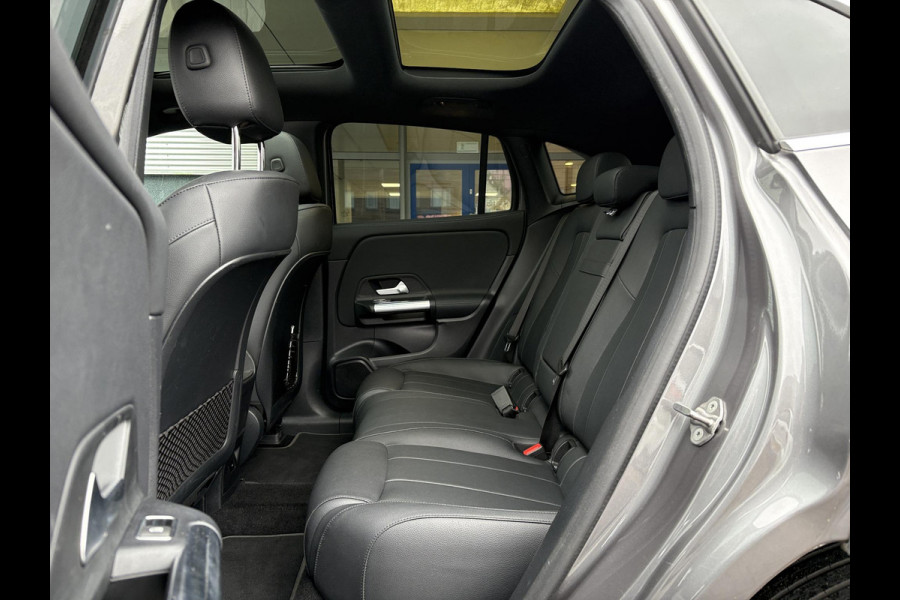 Mercedes-Benz EQA 250 Business Solution Luxury 67 kWh | 95% SOH | Wegklapbare Trekhaak | Panoramadak | Stoelverwarming | Elek. Kofferklep |