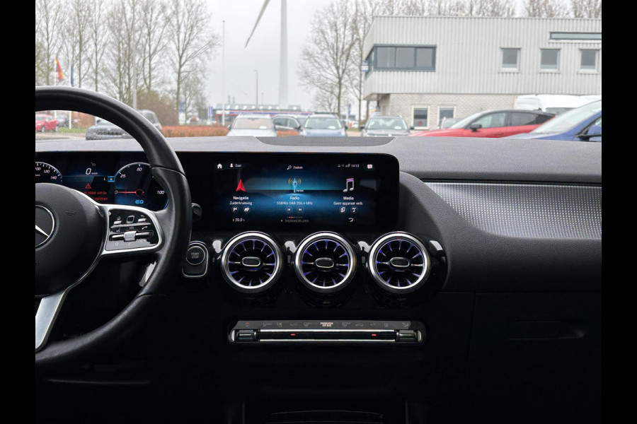 Mercedes-Benz EQA 250 Business Solution Luxury 67 kWh | 95% SOH | Wegklapbare Trekhaak | Panoramadak | Stoelverwarming | Elek. Kofferklep |
