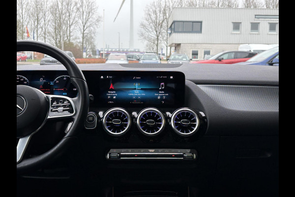 Mercedes-Benz EQA 250 Business Solution Luxury 67 kWh | 95% SOH | Wegklapbare Trekhaak | Panoramadak | Stoelverwarming | Elek. Kofferklep |