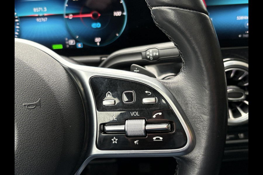 Mercedes-Benz EQA 250 Business Solution Luxury 67 kWh | 95% SOH | Wegklapbare Trekhaak | Panoramadak | Stoelverwarming | Elek. Kofferklep |
