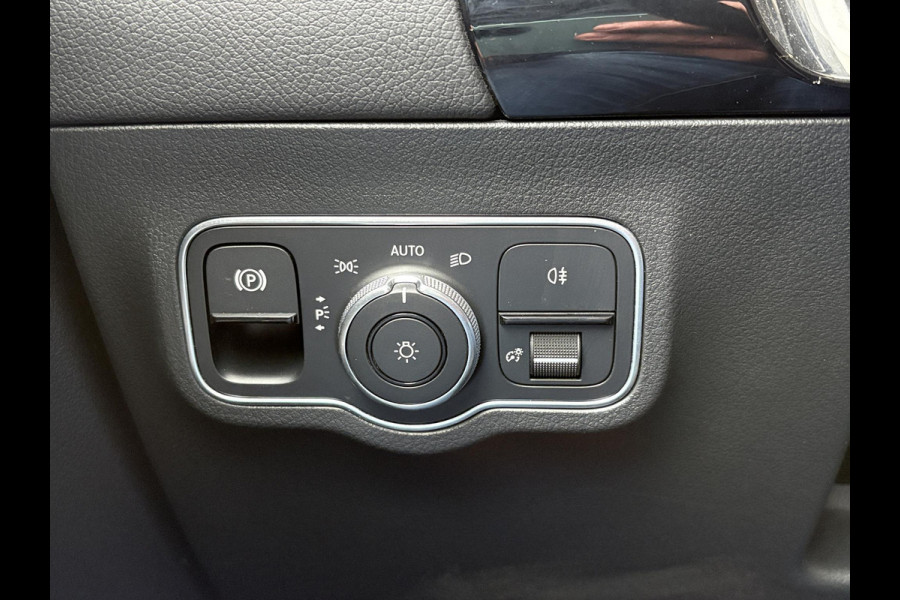Mercedes-Benz EQA 250 Business Solution Luxury 67 kWh | 95% SOH | Wegklapbare Trekhaak | Panoramadak | Stoelverwarming | Elek. Kofferklep |