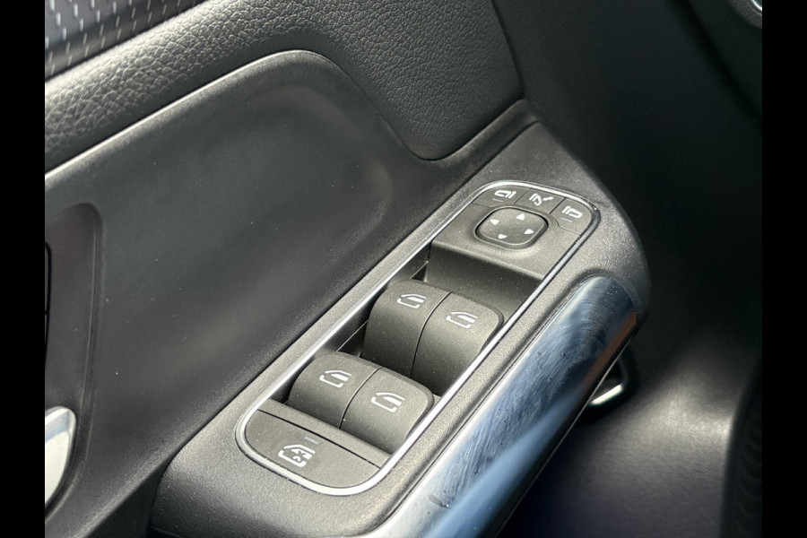 Mercedes-Benz EQA 250 Business Solution Luxury 67 kWh | 95% SOH | Wegklapbare Trekhaak | Panoramadak | Stoelverwarming | Elek. Kofferklep |