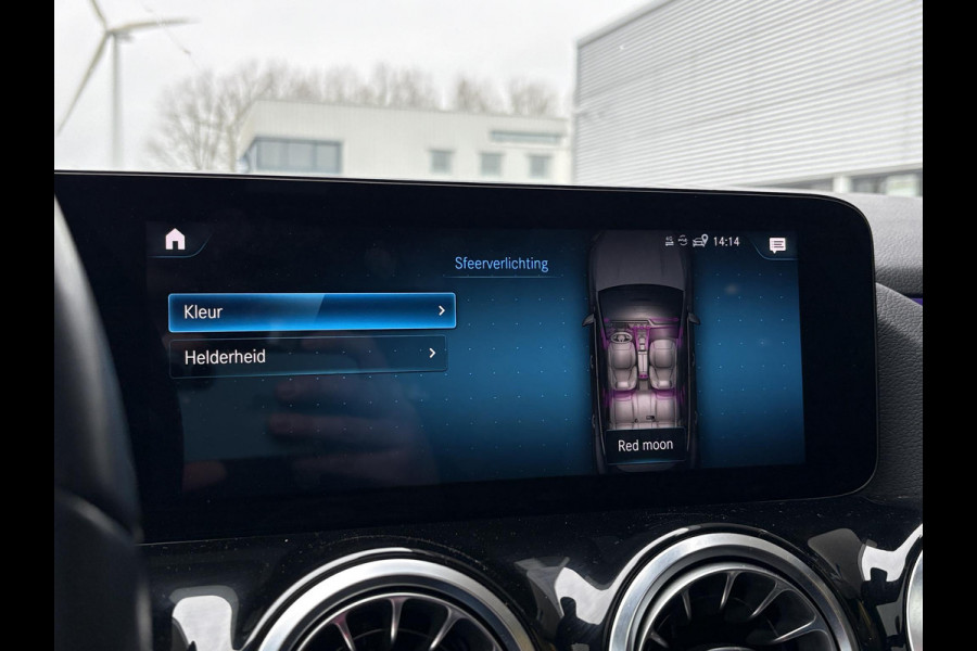 Mercedes-Benz EQA 250 Business Solution Luxury 67 kWh | 95% SOH | Wegklapbare Trekhaak | Panoramadak | Stoelverwarming | Elek. Kofferklep |