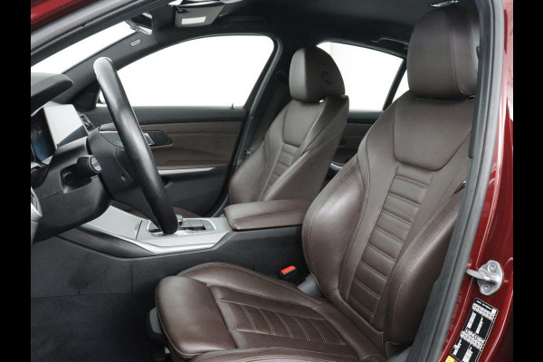 BMW 3-serie 330e Business Edition Plus | Sportstoelen | Leder | Adaptive cruise | Stoelverwarming | Carplay | Stuurverwarming | Navigatie | Parkeerhulp | Full LED | Live Cockpit | Individual Aventurinrot metallic | PHEV | Plug In