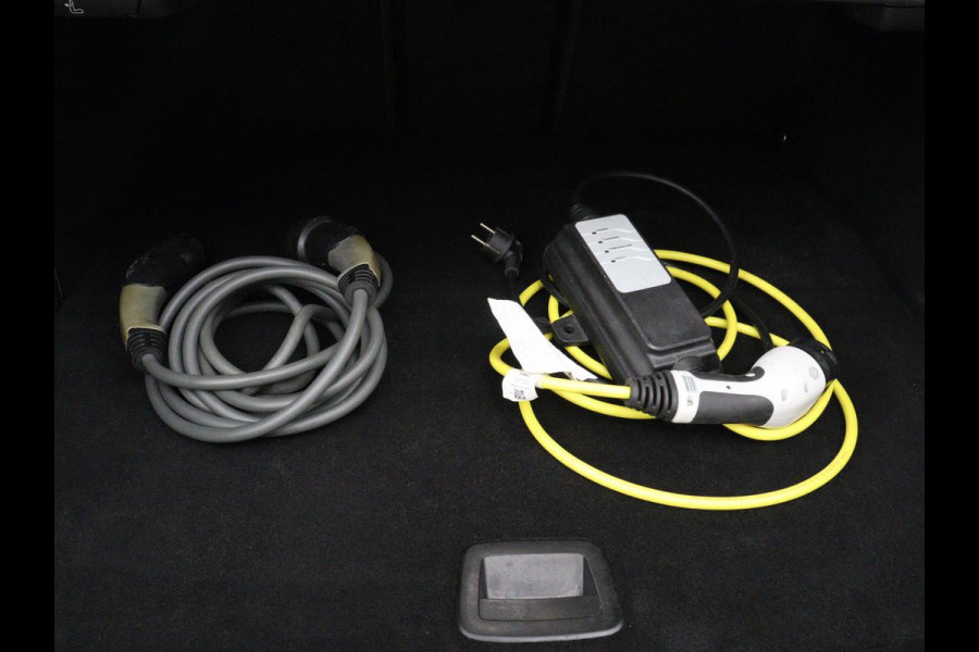 BMW 3-serie 330e Business Edition Plus | Sportstoelen | Leder | Adaptive cruise | Stoelverwarming | Carplay | Stuurverwarming | Navigatie | Parkeerhulp | Full LED | Live Cockpit | Individual Aventurinrot metallic | PHEV | Plug In