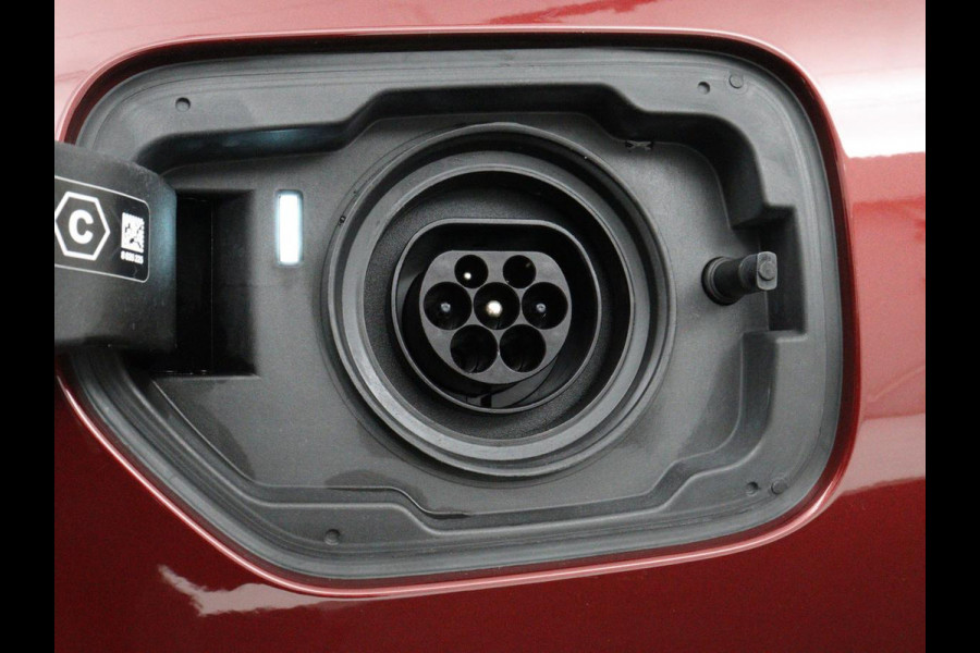 BMW 3-serie 330e Business Edition Plus | Sportstoelen | Leder | Adaptive cruise | Stoelverwarming | Carplay | Stuurverwarming | Navigatie | Parkeerhulp | Full LED | Live Cockpit | Individual Aventurinrot metallic | PHEV | Plug In