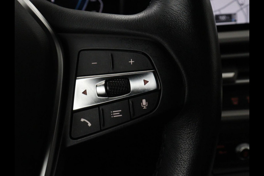 BMW 3-serie 330e Business Edition Plus | Sportstoelen | Leder | Adaptive cruise | Stoelverwarming | Carplay | Stuurverwarming | Navigatie | Parkeerhulp | Full LED | Live Cockpit | Individual Aventurinrot metallic | PHEV | Plug In