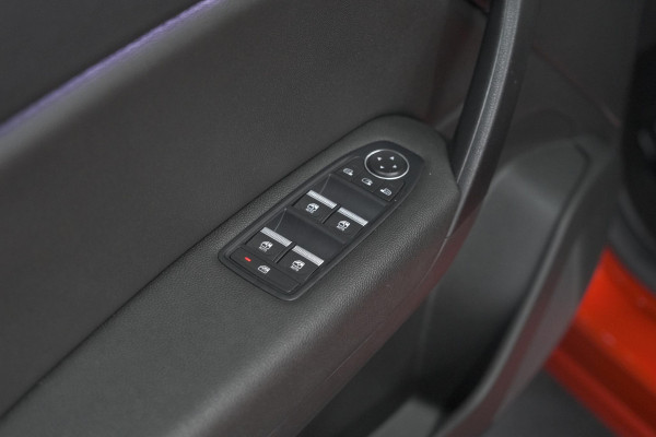 Renault Captur 1.6 E-Tech Plug-in Hybrid 160 Intens | Pack Winter | Apple Carplay | 9.3 Inch Groot Scherm | Parkeersensoren