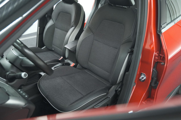 Renault Captur 1.6 E-Tech Plug-in Hybrid 160 Intens | Pack Winter | Apple Carplay | 9.3 Inch Groot Scherm | Parkeersensoren