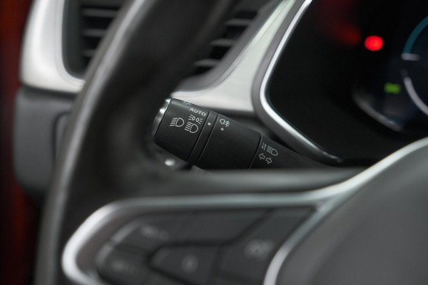 Renault Captur 1.6 E-Tech Plug-in Hybrid 160 Intens | Pack Winter | Apple Carplay | 9.3 Inch Groot Scherm | Parkeersensoren