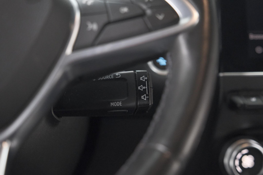 Renault Captur 1.6 E-Tech Plug-in Hybrid 160 Intens | Pack Winter | Apple Carplay | 9.3 Inch Groot Scherm | Parkeersensoren