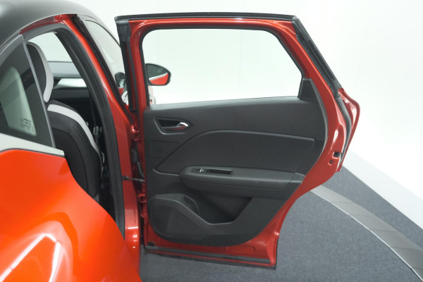 Renault Captur 1.6 E-Tech Plug-in Hybrid 160 Intens | Pack Winter | Apple Carplay | 9.3 Inch Groot Scherm | Parkeersensoren