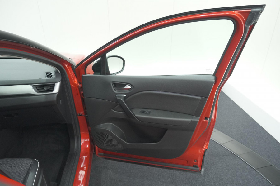 Renault Captur 1.6 E-Tech Plug-in Hybrid 160 Intens | Pack Winter | Apple Carplay | 9.3 Inch Groot Scherm | Parkeersensoren