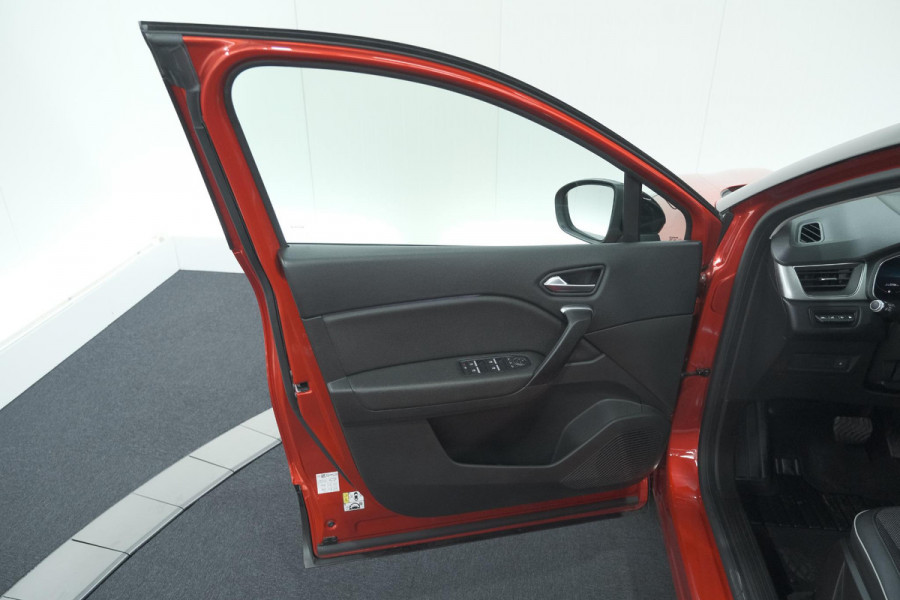 Renault Captur 1.6 E-Tech Plug-in Hybrid 160 Intens | Pack Winter | Apple Carplay | 9.3 Inch Groot Scherm | Parkeersensoren