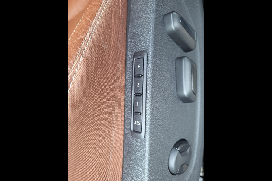 Škoda ENYAQ iV 80 | SOH: nnb | Panorama | Havana Leder | Trekhaak | Blindspot | Memory Seat |