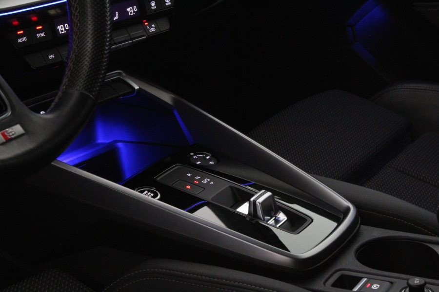 Audi A3 Limousine 35 TFSI edition one > S line interieur/Matrix-LED/Sfeerverlichting