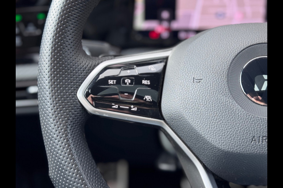 Volkswagen Golf 1.5 eTSI R-Line Pano/Matrix/Blindspot