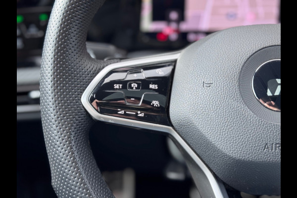 Volkswagen Golf 1.5 eTSI R-Line Pano/Matrix/Blindspot