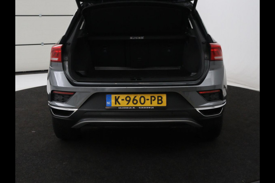 Volkswagen T-Roc 1.0 TSI Style Business | Adaptive cruise | Carplay | Navigatie | DAB | Climate control | Bluetooth | Parkeerhulp