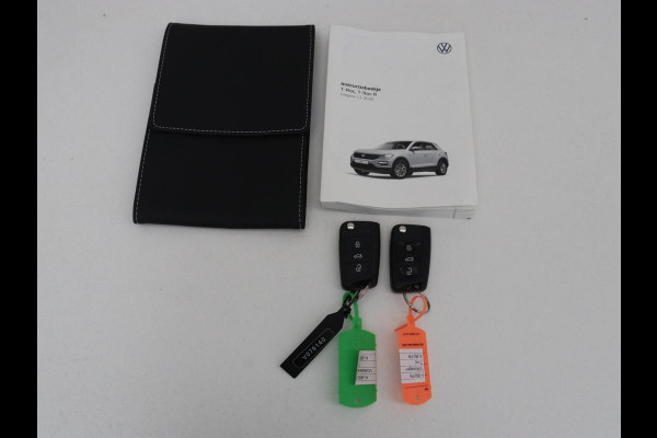 Volkswagen T-Roc 1.0 TSI Style Business | Adaptive cruise | Carplay | Navigatie | DAB | Climate control | Bluetooth | Parkeerhulp