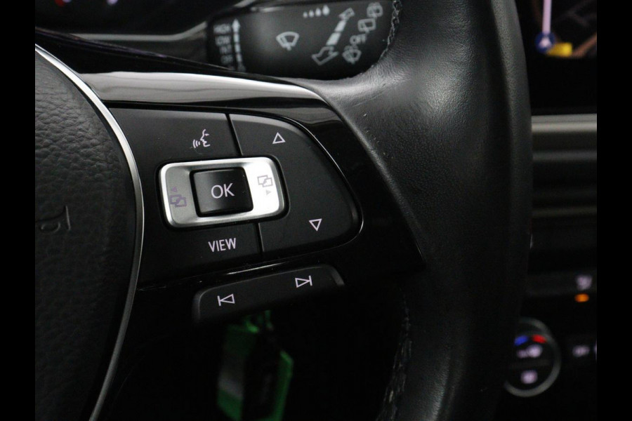 Volkswagen T-Roc 1.0 TSI Style Business | Adaptive cruise | Carplay | Navigatie | DAB | Climate control | Bluetooth | Parkeerhulp