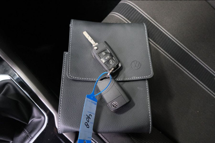 Volkswagen T-Roc 1.0 TSI Style - N.A.P. Airco, Cruise, PDC, Carplay.