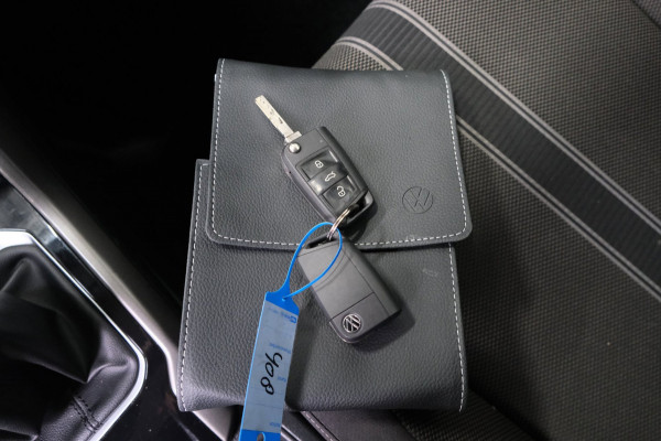 Volkswagen T-Roc 1.0 TSI Style - N.A.P. Airco, Cruise, PDC, Carplay.