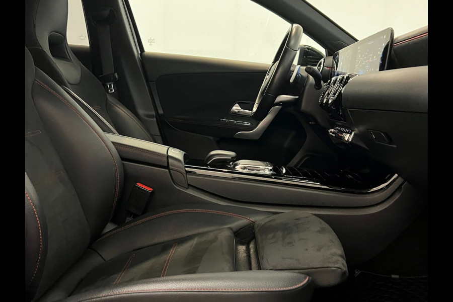 Mercedes-Benz A-Klasse 180 AMG Night Edition / NL-auto / Widescreen