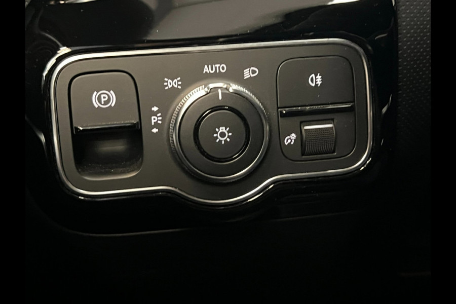 Mercedes-Benz A-Klasse 180 AMG Night Edition / NL-auto / Widescreen