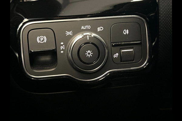 Mercedes-Benz A-Klasse 180 AMG Night Edition / NL-auto / Widescreen